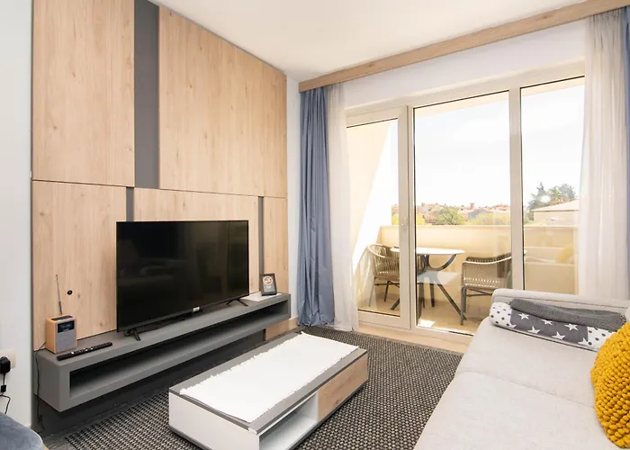 Pet Friendly Blue Ocean Umago